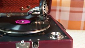 Трофейный патефон.