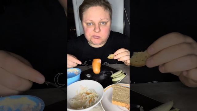 Ужин. Сардельки с квашеной капустой.