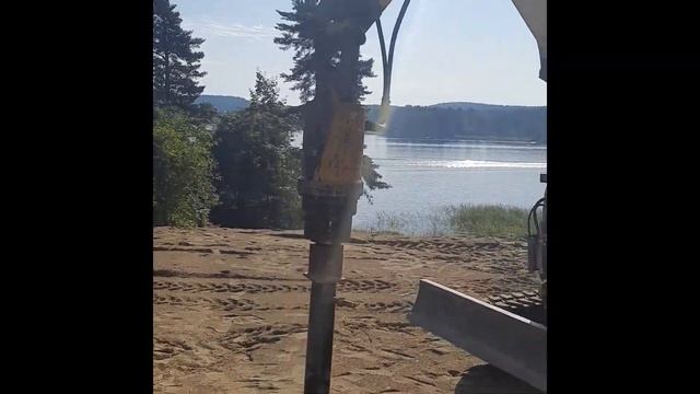 Преимущество пробного бурения грунта под винтовые сваи мини-экскаватором