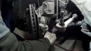 Замена шаровой опоры на Тойоте.