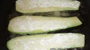 Рулетики из кабачков с сыром и чесноком