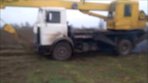 МАЗ автокран в грязи и на бездорожье. #MAZ #truck_crane #offroad