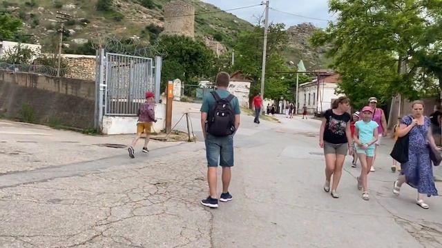 Крым. Рыбная Балаклава. Цены на морепродукты. Едим устрицы. Идём на Чембало смотреть онлайн