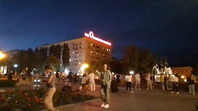 Уличные музыканты.Волгоград набережная. смотреть онлайн