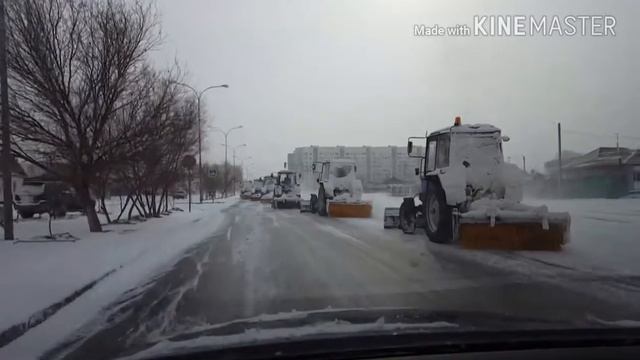 Очистка дорог от снега. Атырау. 07.02.2017 г. смотреть онлайн