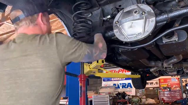 1979 El Camino SS - rolling rear fenders (cheap roller breaks!) and Qa1 Rear coilover install смотреть онлайн