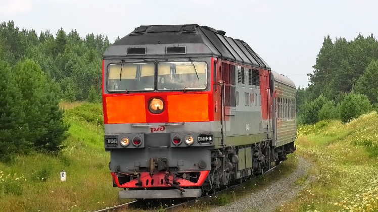 ТЭП70-0406 с пригородным поездом Серов - Карпунино