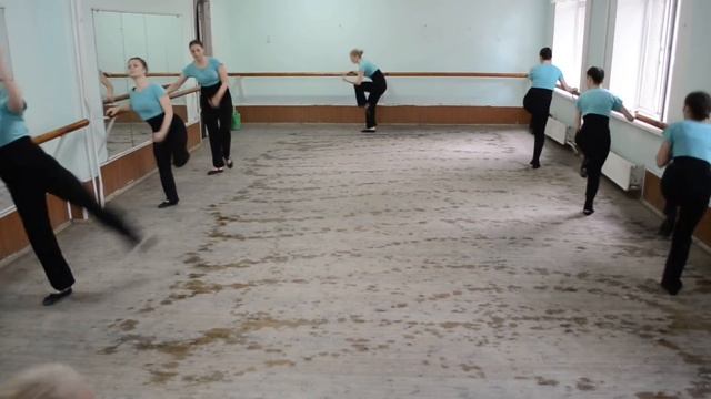 Экзамен по современной хореографии 3 курс "Станок и середина " смотреть онлайн