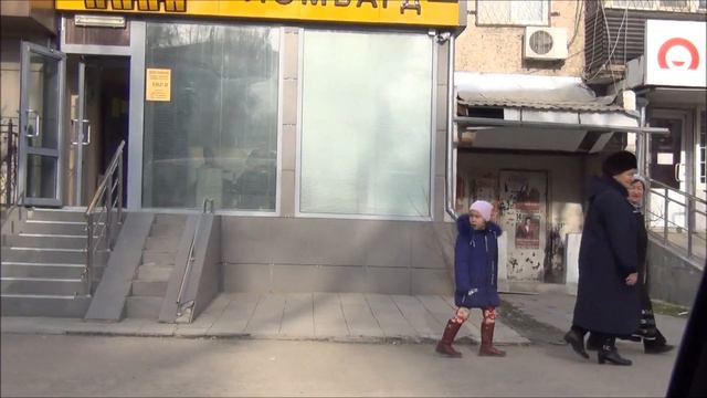 ДЕВУШКА ИЗБИВАЕТ ПАРНЯ РЕАКЦИЯ ПРОХОЖИХ В ТАРАЗЕ / РЕДАКТУРА BRO смотреть онлайн