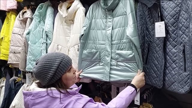 ВЕТРОВКИ КУРТКИ У ЭДИКА 1500 РУБЛЕЙ КОЛЛЕКЦИЯ ВЕСНА 2023 Г МОСКВА РЫНОК смотреть онлайн