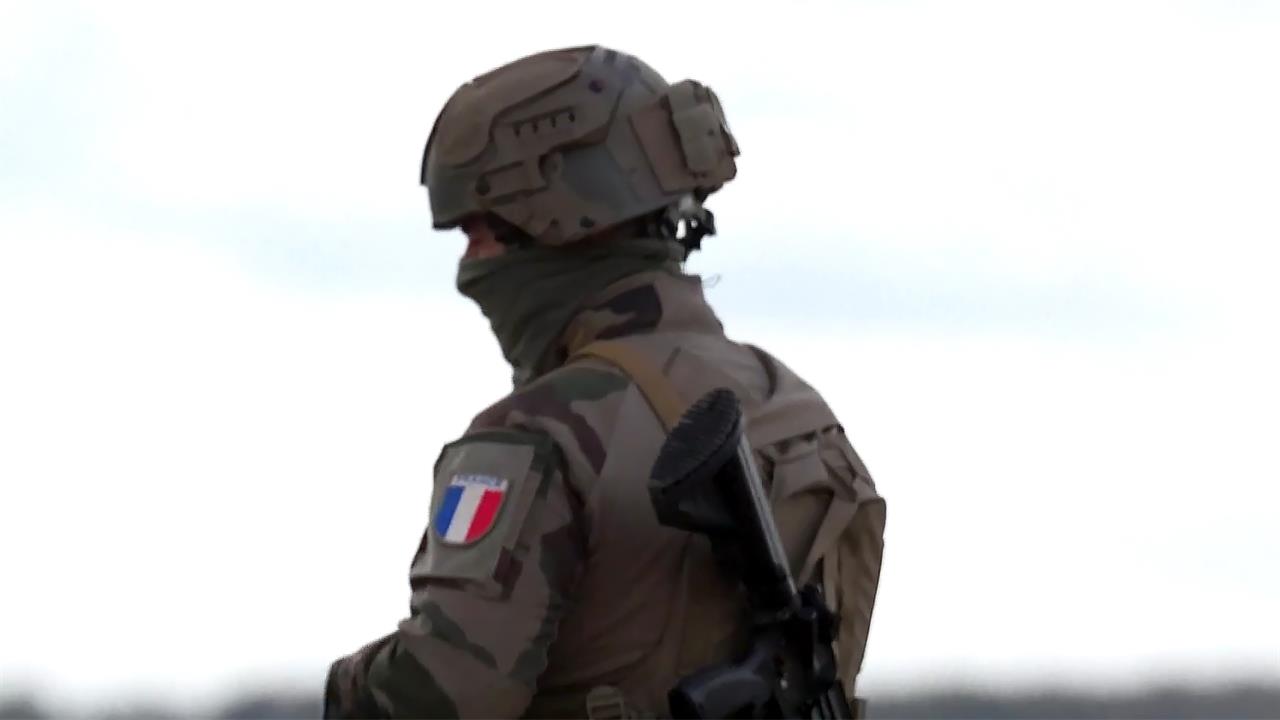 Франция в ближайшие дни может официально объявить об отправке своих военных инструкторов на Украину