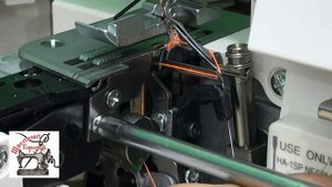 Как заменить ножи на оверлоке?!ELNA 664 и Janome 205D.