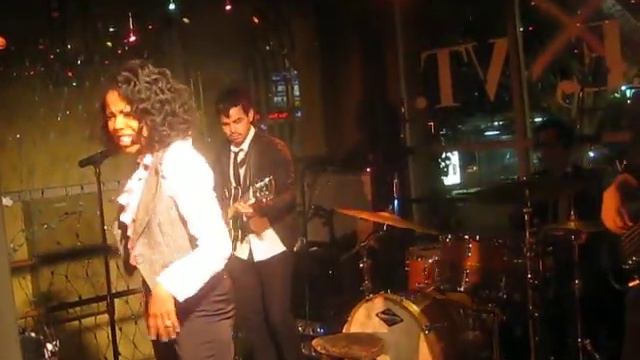 Danielle Mone' Truitt Changes 12.3.11 смотреть онлайн