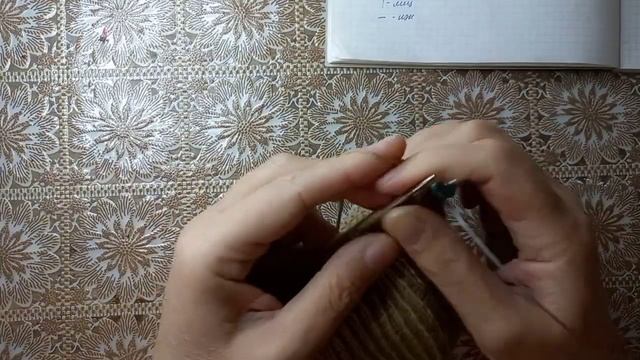 Комплект для девочки спицами.  Часть 1.  Вяжем юбку в складку.