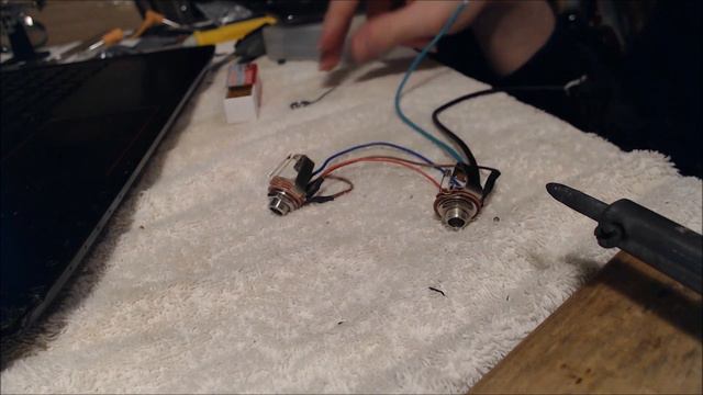 Wiring and demoing a Rick-O-Sound circuit смотреть онлайн