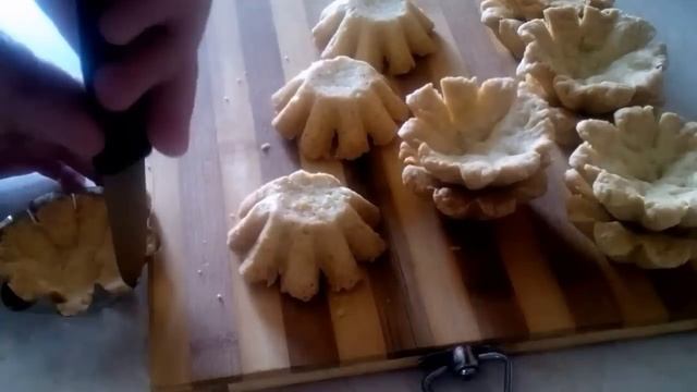 Песочные корзиночки Вкусные песочные корзинки с белково заварным кремом и фруктами