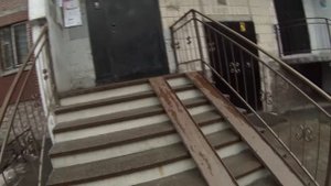 Территория ЖКХ. Покрытие каменной крошкой крыльца жилого дома 137 серий