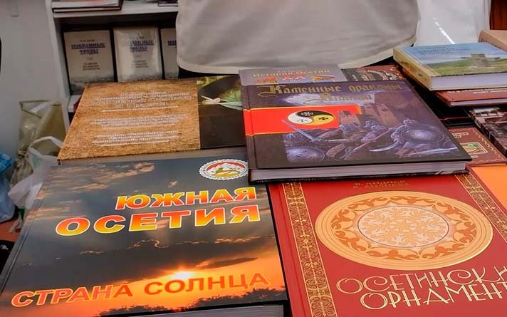 В Москве провели десятый книжный фестиваль «Красная Площадь»