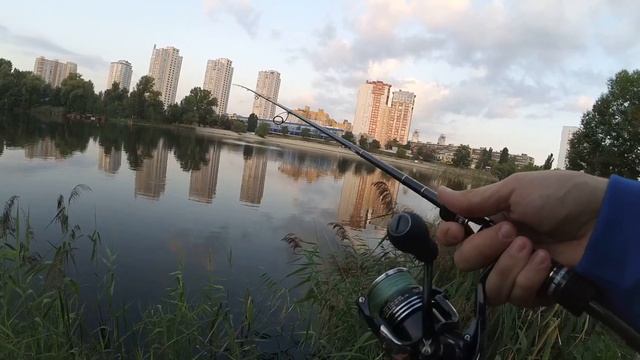 Крупный судак на джиг в черте города Киева. Озеро Тельбин. смотреть онлайн