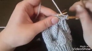 Варежки с объемной косой.