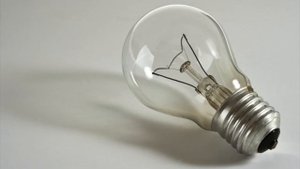 Почему засунуть лампочку в рот можно, а вынуть нельзя?