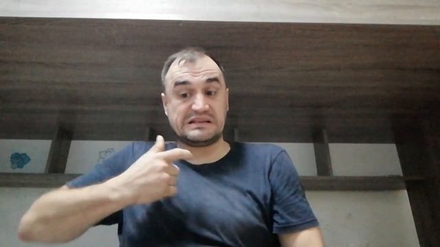 Чем отличается слово братство или братолюбие?