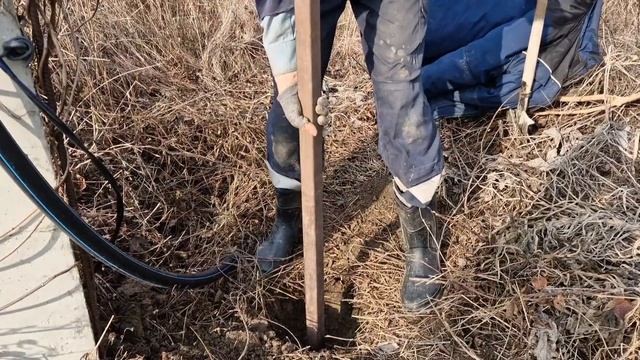 Поместье "Красна хатка". Тестируем самодельную бурилку для земли смотреть онлайн