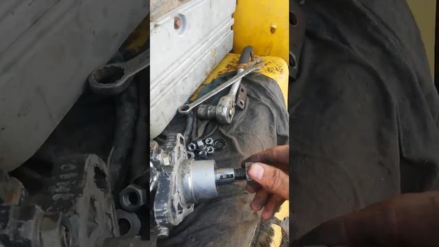 Как снять и поставить ТНВД с Hew Holland 115 смотреть онлайн