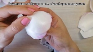 Букет с пионами из изолона в шляпной коробке из рулонной ЭВЫ 2 мм.