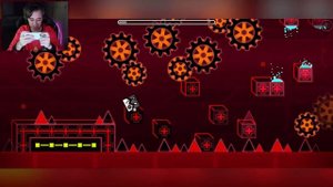 Играю на 120 ГЕРЦ ТЕЛЕФОНЕ в Geometry Dash