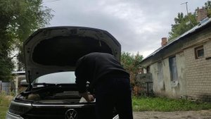 Газовые упоры в капот, доработка Фольксваген Поло лифтбэк 2020