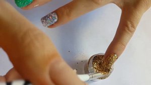 Блестки для ногтей  Показываю на ногтях