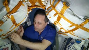 Год на орбите. Часть 3 - Груз неземного назначения / A Year In Space. Out of This World Delivery