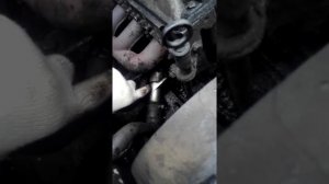 Замена термостата W124 2.0D 601 Mercedes Benz E Klasse