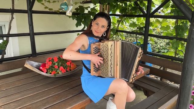 Claudia Hinker spielt den ZILLERTALER HOCHZEITSMARSCH auf ihrer Steirischen Harmonika! смотреть онлайн