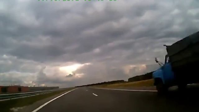 Падение с мотоцикла на скорости 150 км/ч смотреть онлайн