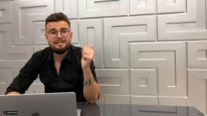 Всем девушкам нужны только деньги.