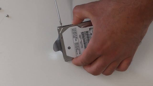 Toshiba Satellite C850 / C855 Series: HDD Replacement смотреть онлайн