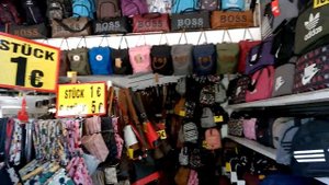 Торговая улица в Титреенгеле СидеТурция апрель 2021Shopping streetTitreyengel Side Turkey April 202