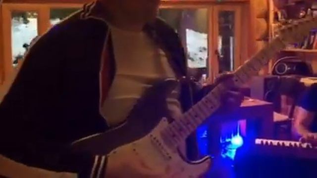 ГИТАРА FENDER STRATOCASTER - ИГРАЕТ СЕРГЕЙ смотреть онлайн