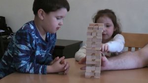 Играем в игру Дженга,строим башню