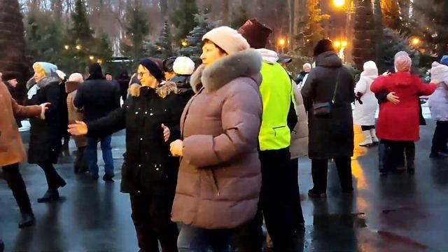 Я ДЛЯ ТЕБЯ ОДНОЙ ЖИВУ ЛЮБОВЬ МОЯ!??❤️/ТАНЦЫ В ПАРКЕ ГОРЬКОГО ХАРЬКОВ ЯНВАРЬ 2022 смотреть онлайн