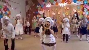 Праздничный концерт для мам. Подготовительная группа. Фрагмент. Танец "Варись, каша!"