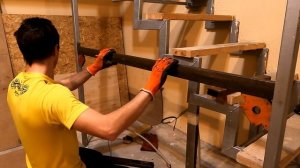 ? Лестница из Профильной Трубы Своими Руками | Делаем Каркас под полку