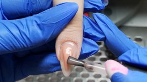 Свадебный маникюр. Снятие страз. Дизайн с сухими блестками. Выравнивание натуральной базой, вензеля