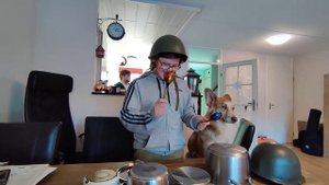 я стучу по батарее