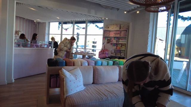 Day 22 | 25 Days of Sparkle | Visitng Stoney Clover with @AlyceCatherine | Vlogmas смотреть онлайн