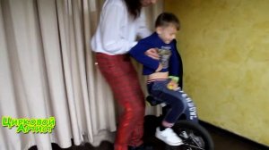 Моноцикл (уницикл) в кафе Колибри