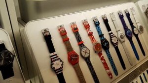 Я не специалист по часам, но в дьюти-фри Куала-Лумпура их много разных. Swatch здесь 250-340 рингит