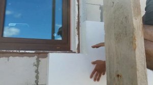 Выборка в листе пенополистирола для примыкания к направляющим рольставен